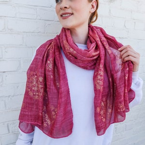 Écharpe personnalisée en feuille d'or rose canneberge, cadeau de remerciement pour quelqu'un de spécial | Cadeau fête des mères | Cadeau pour elle, sa soeur, sa meilleure amie