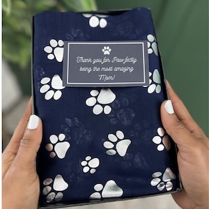 Superbe écharpe argentée motif pattes de mère | Cadeau d'anniversaire unique pour maman | Meilleur cadeau de fête des mères | Écharpe faite main avec carte-cadeau| Écharpe pour chien et maman