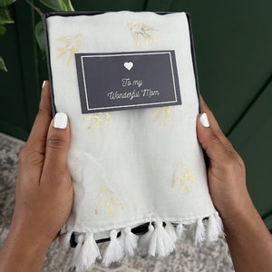 Superbe écharpe en feuille d'or pour la fête des mères | Cadeau d'anniversaire unique pour maman | Meilleur cadeau de fête des mères | Écharpe faite main avec carte-cadeau, écharpe Robin