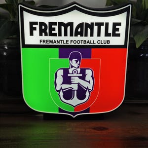 Fremantle Dockers Retro LED Lightbox | Vintage Footy Emblem Lamp | Man Cave Decor