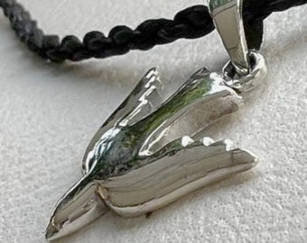 Colgante de paloma voladora hecho a mano en plata de ley 925: collar unisex con dije de pájaro de la paz, joyería artesanal inspirada en la naturaleza