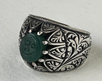 Anillo de plata de ley con ágata verde tallada a mano - Vav Design
