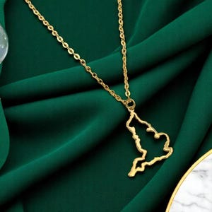 Collier carte britannique en or véritable - breloque en or 14 carats - pendentif carte de l'Angleterre - collier carte britannique fait main - collier pays - bijoux femme
