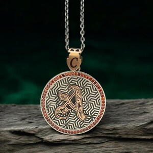 Collar con letra personalizada de hombre de plata - Colgante con monograma grabado de hombre de plata - Collar con nombre de pareja de plata - Collar con nombre bordado