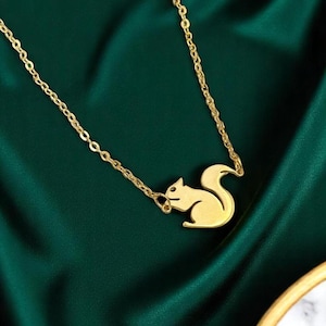 Colar delicado de esquilo em ouro maciço 14k - Colar feminino de ouro - Pingente de esquilo em ouro maciço 14k feito à mão - Colar com corrente de ouro - Pingente