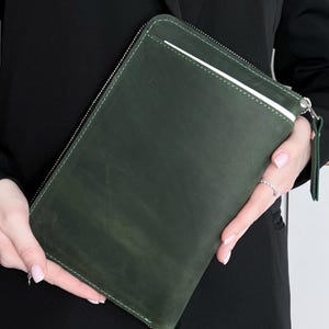 Folio A5 personnalisé en cuir - Organiseur de documents compact à fermeture à glissière avec gravure, portefeuille de voyage et d'affaires personnalisé pour étudiants