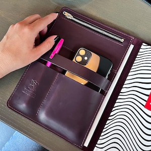 Bloco de notas A5 para diário de viagem com compartimento para celular, diário de couro personalizado, capa organizadora de caderno recarregável para designers ou blogueiros de viagem