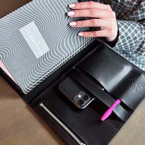 Hervulbare leren A5-planner met telefoonsleuf – vintage notitieboek met pennenlus, vak met ritssluiting en aangepaste gravure, relatiegeschenk