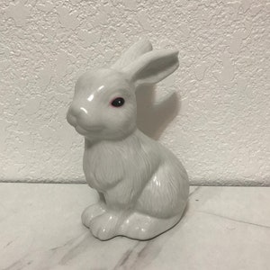 White Ceramic Bunny Rabbit Figurine Sculpture Statue Collectible Decor (5 1/2 Inches H’ X 3 1/2 Inches W’)