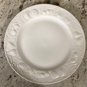 1995 TableTop Fruit Embossed White Round Ceramic Decorative Collectible Dinner Plate (11 Inches) Four Available Each Sold Individually