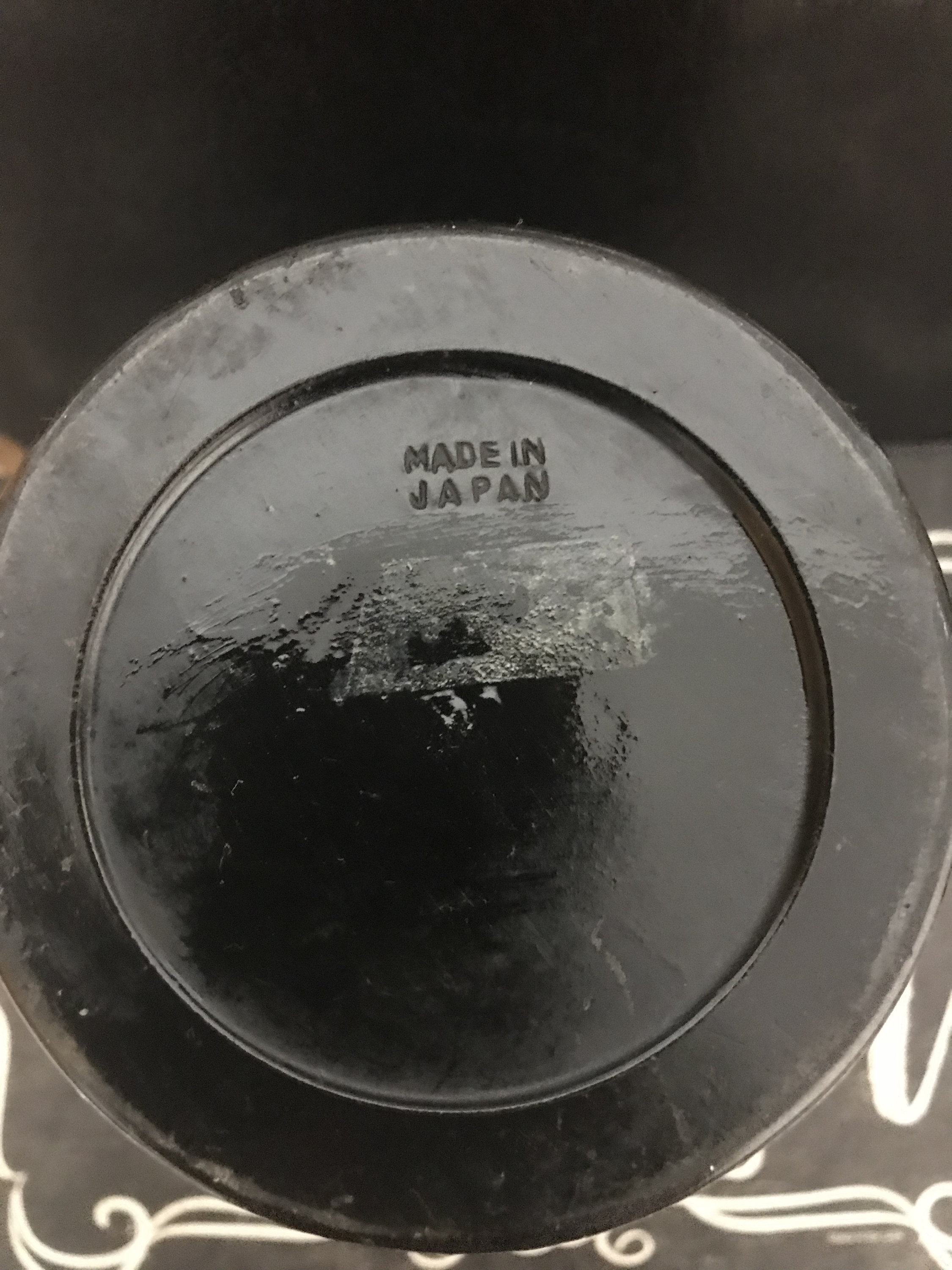 日本製の花瓶 手描き・手作り 質感のある黒 花柄 コレクター向け陶器