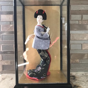 Gorgeous Japanese Geisha Kimona Doll In Custom Original Cultural Tradional Outfit Collectible Decor In Display Case (11 1/2 Inches H’)