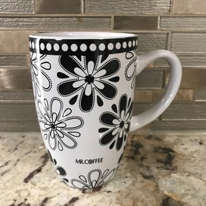Mr. Coffee Schwarz Weiß Floral Keramik dekorative Sammler Kaffeetasse (5 Zoll H 'X 3 1/2 Zoll W ')