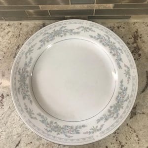 Somerset Blue Flower Floral Pattern Silver Rim By Excel China Collectible Porcelain Dinner Plate (10 1/2 Inches)