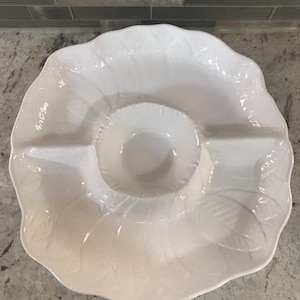 日本製リーフエンボス加工ストーンウェア陶器 アーティチョーク オイスター 野菜 フルーツ チップ&ディップ 3セクション サービングプラッタートレイ (12 1/2インチ)