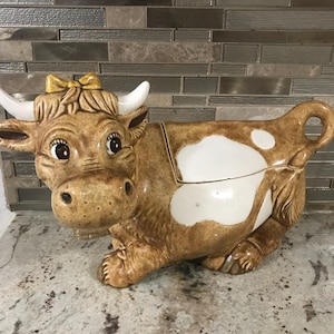1950-1960 Large Brown Tan White Spot Ceramic Girl Cow With Bow Cookie Jar Collectible Container Kitchen Decor (9 Inches H’ X 13 Inches L’)