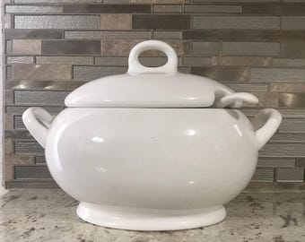 ヴィンテージホワイト磁器スープチューリン（蓋付き） – 大きくて