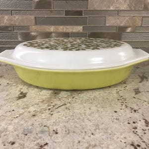 Pyrex Olive Green Two Sectioned Divided Separated Oven Baking Casserole Collectible Dish (12 1/2 Inches L’ X 8 1/2 Inches W’ X 3 Inches H’)