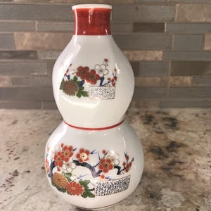 Japanese Tokkuri Ochako Sake Bottle Collectible Vintage Made In Japan Double Gourd Kutani Ware Decor (6 Inches H’ X 2 1/2 Inches W)