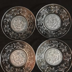 1980 Four Princess House Flowers Crystal Glass Frosted Center Elegant Christmas Decorative Appetizer Dessert Plate (6 Inches) Set Of Four
