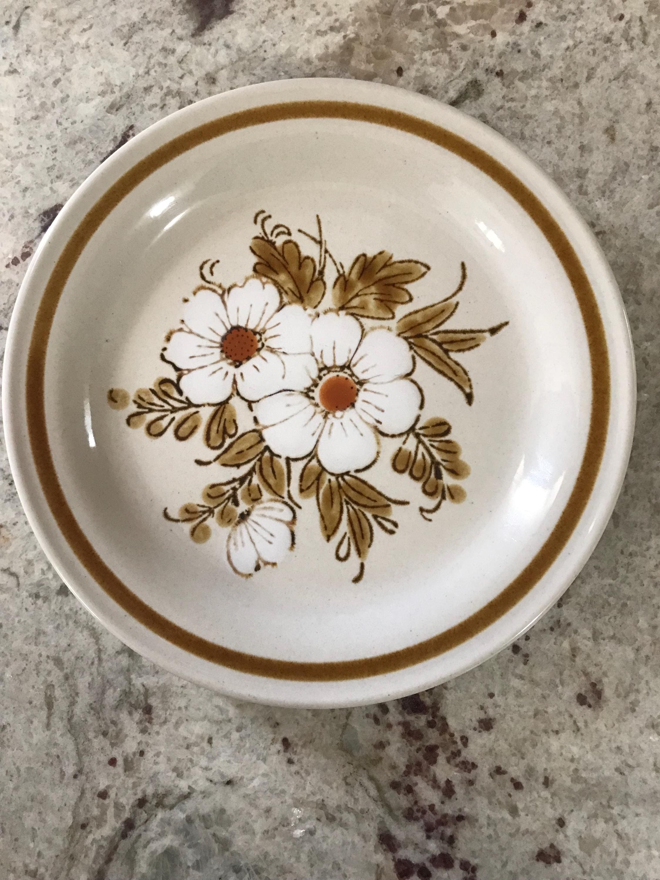 1970 Japan Mountain Wood Collection Stoneware off White Dried