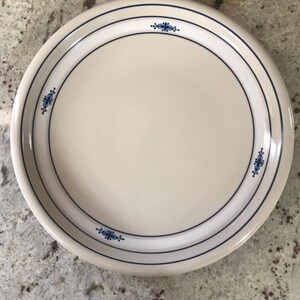 Korea Epoch Off White Beige Blå Randig Slitstark Dekorativ Serveringstallrik i Restaurangkvalitet, Ugnssäker (25 cm)
