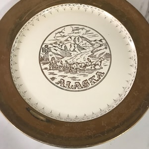 Alaska Collectible Souvenir Crest O Gold 22 Kt Decorative Design Gold Plate And Trim (10 Inches)