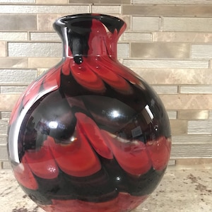 Hand Blown Red Black Swirl Thick Heavy Round Abstract Design Collectible Glass Vase Weighs 4 Pounds 8 Ounce (8 3/4 Inches H’ X 7 Inches W’)