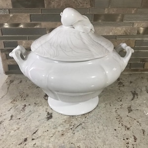 White Footed Soup Tureen With Lid No Ladle Ceramic Serving Bowl (10 Inches W’ X 10 Inches H’) With Top Of Lid