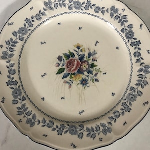 Malaysia Nikko Tablemates Flower Garden Blue White Floral Decorative Dinner Plate (10 Inches)