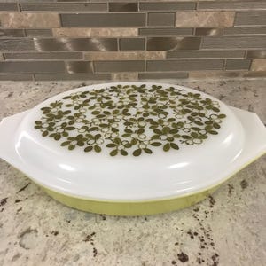 Pyrex Olive Green Two Sectioned Divided Separated Oven Baking Casserole Collectible Dish (12 1/2 Inches L’ X 8 1/2 Inches W’ X 3 Inches H’)