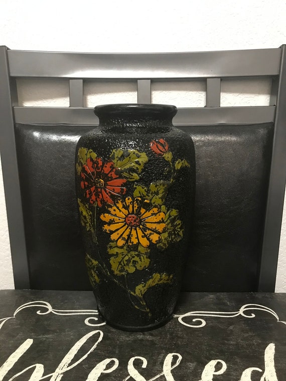 日本製の花瓶 手描き・手作り 質感のある黒 花柄 コレクター向け陶器