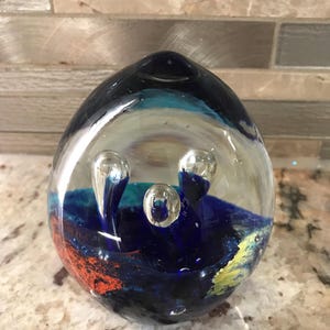 Dynasty Gallery Large Blue Yellow Aqua Orange Swirl Bubbles Egg Shaped Paperweight Collectible Glass Decor (7 Inches H’ X 3 Inches W’)