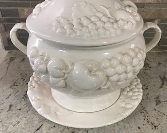 輸出陶器　maid in japan Japan Signature White Footed Soup Tureen With Lid Ladle