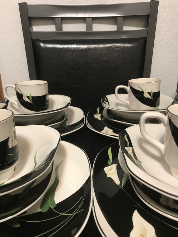 【ヴィンテージ食器】サンゴ・クアドリール/Sango BLACK LILIES Sango Quadrille Black Lilies Four Square Dinner Plates Four Square