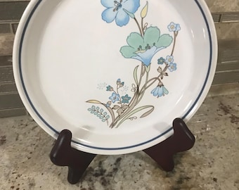 Japan Kenmark Kenstone Spring Delight Blau Floral mit blauem Ziermuster Design Sammler dekorativen Ofen zu Tisch Salatteller (8 Zoll)