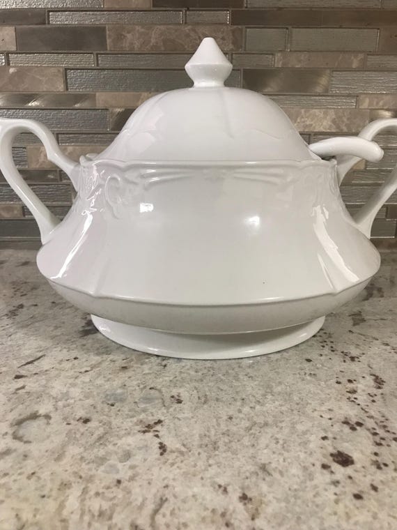 England White Footed Soup Tureen With Lid And Ladle Ceramic Serving Bowl  (11 Inches W’ X Inches H’) With Top Of Lid