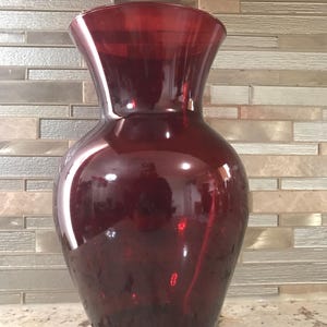 Red Wide Mouth Hurricane Design Glass Collectible Vase (10 3/4 Inches H’ X 5 Inches W’)
