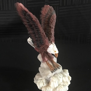 Pacific Ent Inc American Bald Eagle Resin  Statue Detailed Hand Carved & Painted Collectible Decor (5 1/2 Inches H’ X 2 1/2 Inches L’)