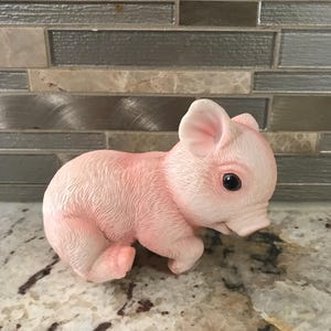 Super Cute Resin Piggy Statue Funny Pig Sculpture Collectible Figurine Decors ( 4 Inches L’ X 3 1/4 Inches H’)
