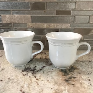 Zwei Mikasa French Countryside Off White Tee Kaffeetasse 2er-Set (3 1/4 Zoll H &#39;X 3 1/2 Zoll B&#39;)