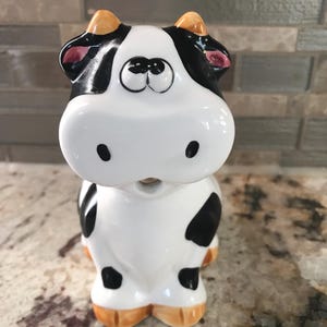 1950-1960 Vintage Cow Creamer Ceramic Decorative Collectible Decor Accessories (4 3/4 Inches H’ X 3 1/2 Inches W’)