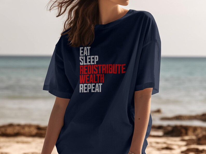 Eat Sleep Redistribute Wealth Repeat T-shirt Leftist Apparel Gift for Socialist Grunge Style Karl Marx Quote Shirt afbeelding 3