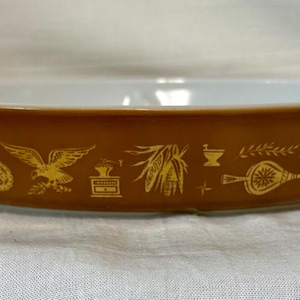 Pyrex Vintage Early American 1 1/2 Quart Casserole Dish Vintage Retro 1960’s Excellent Condition Collectible Dinnerware MCM