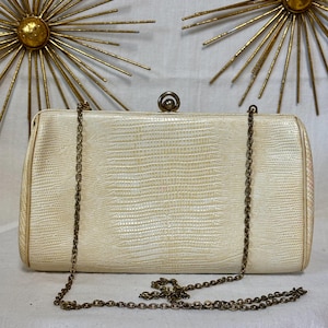 Cartera de mano vintage Etra de piel sintética de serpiente color crema con cierre tipo beso en tono dorado