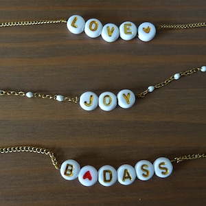 Pulsera con mensaje personalizable