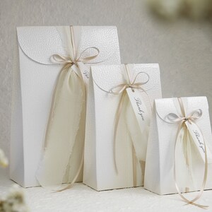 Pack of 20 Party Favor Boxes - Ideal for Wedding Favor Boxes, Anniversary and Bridal Shower Favors | White Leather