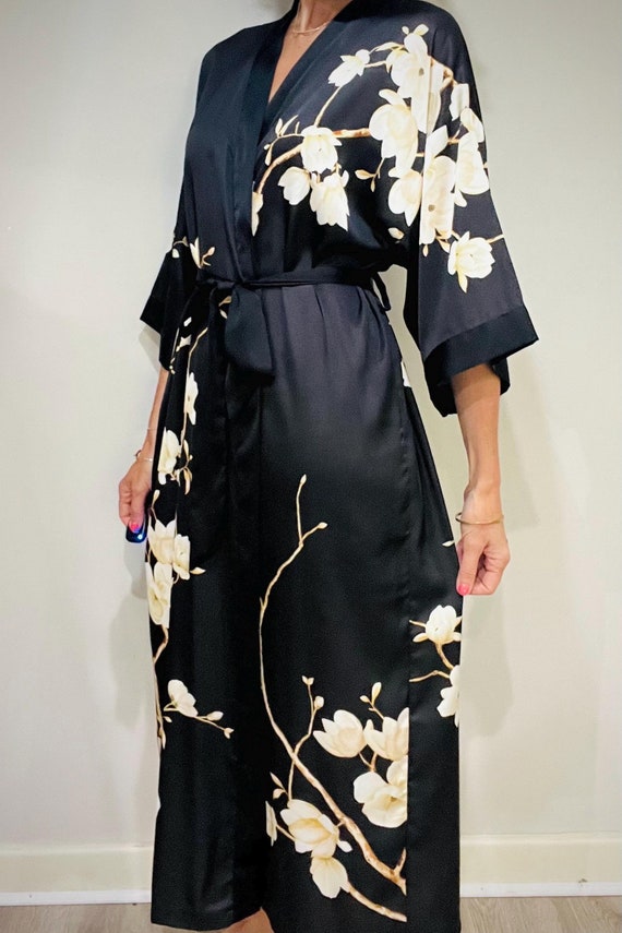 Bata tipo kimono bata japonesa bata de saten de lujo bata de dama de honor bata de mujer bata flores de magnolia negras Etsy Espana