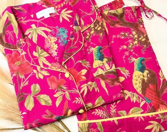 Womens Cotton Short Pyjama Set: Pink Exotic Bird Print