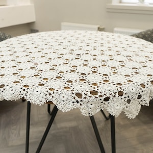 Crochet tablecloth "Cream pearl"